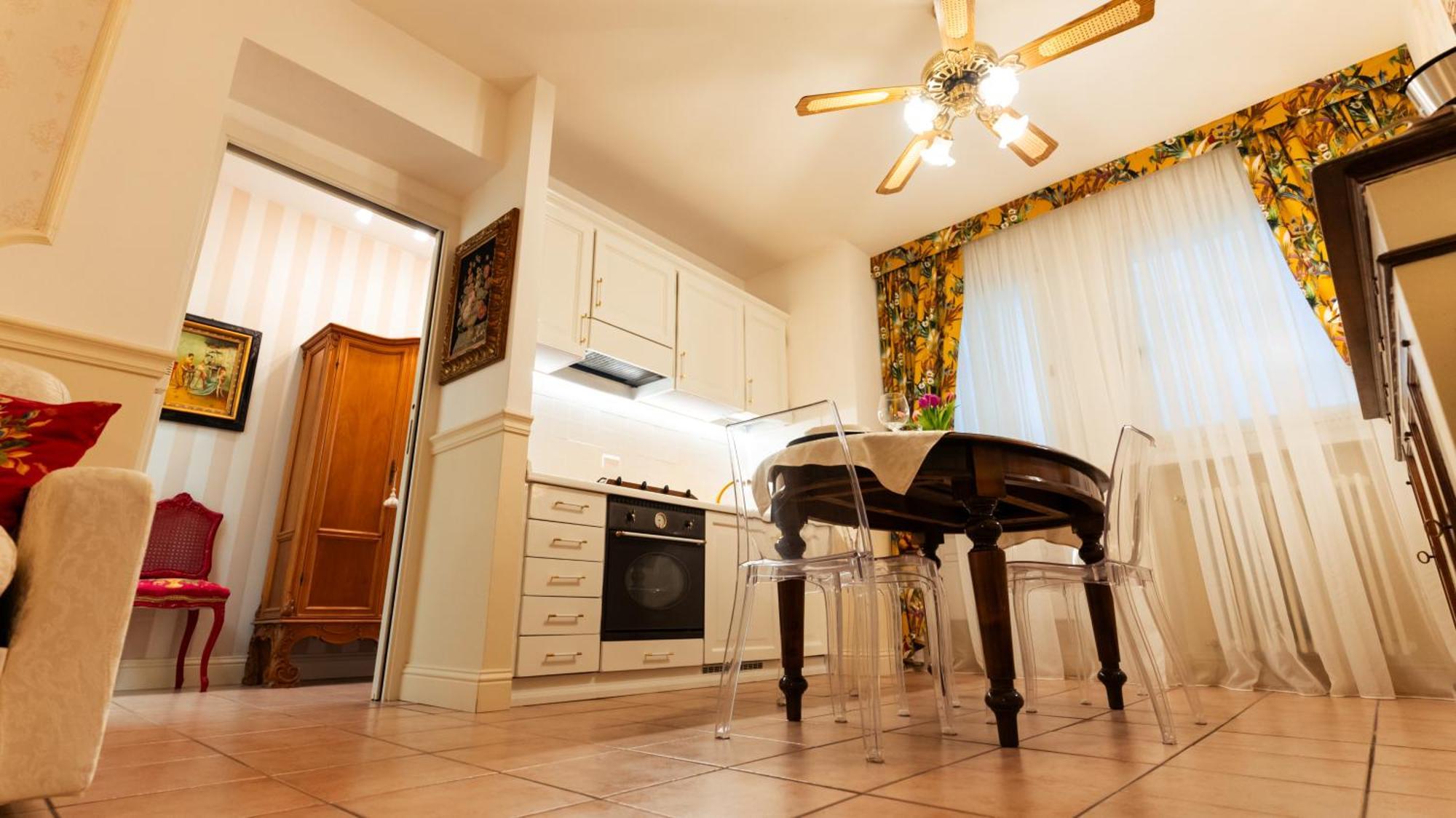 New Cozy Apartment - City Centre Lecco Eksteriør bilde