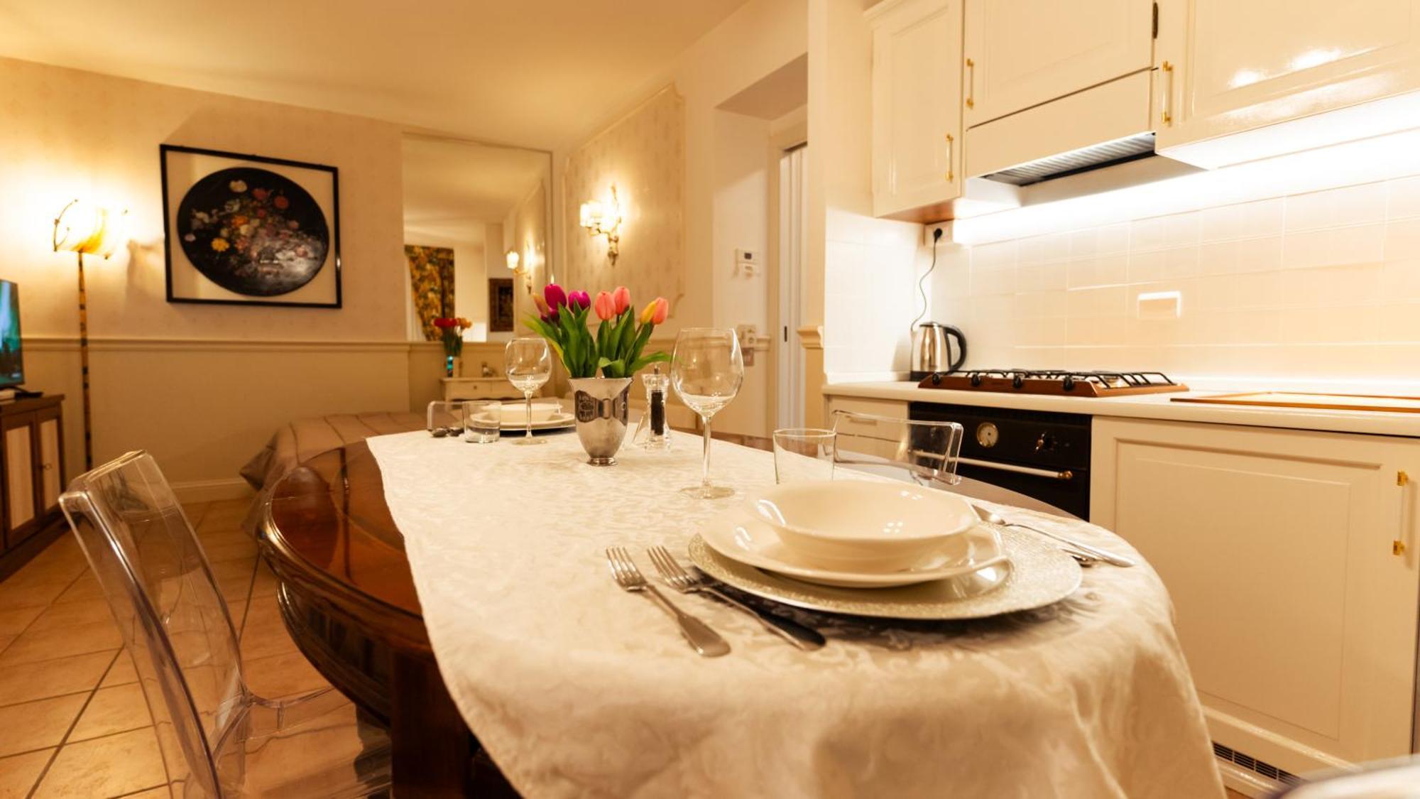New Cozy Apartment - City Centre Lecco Eksteriør bilde