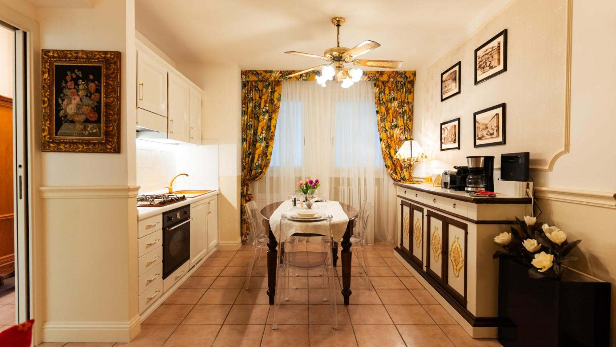 New Cozy Apartment - City Centre Lecco Eksteriør bilde