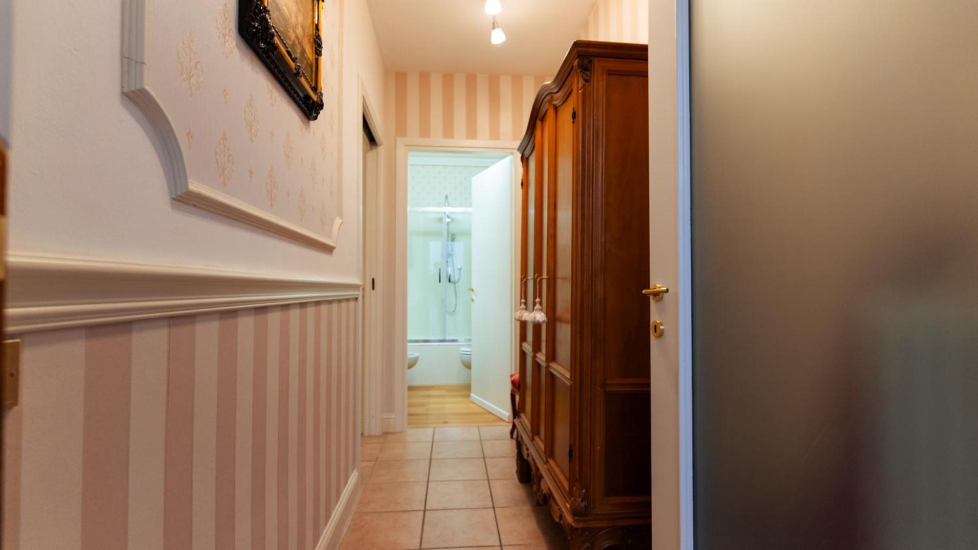 New Cozy Apartment - City Centre Lecco Eksteriør bilde