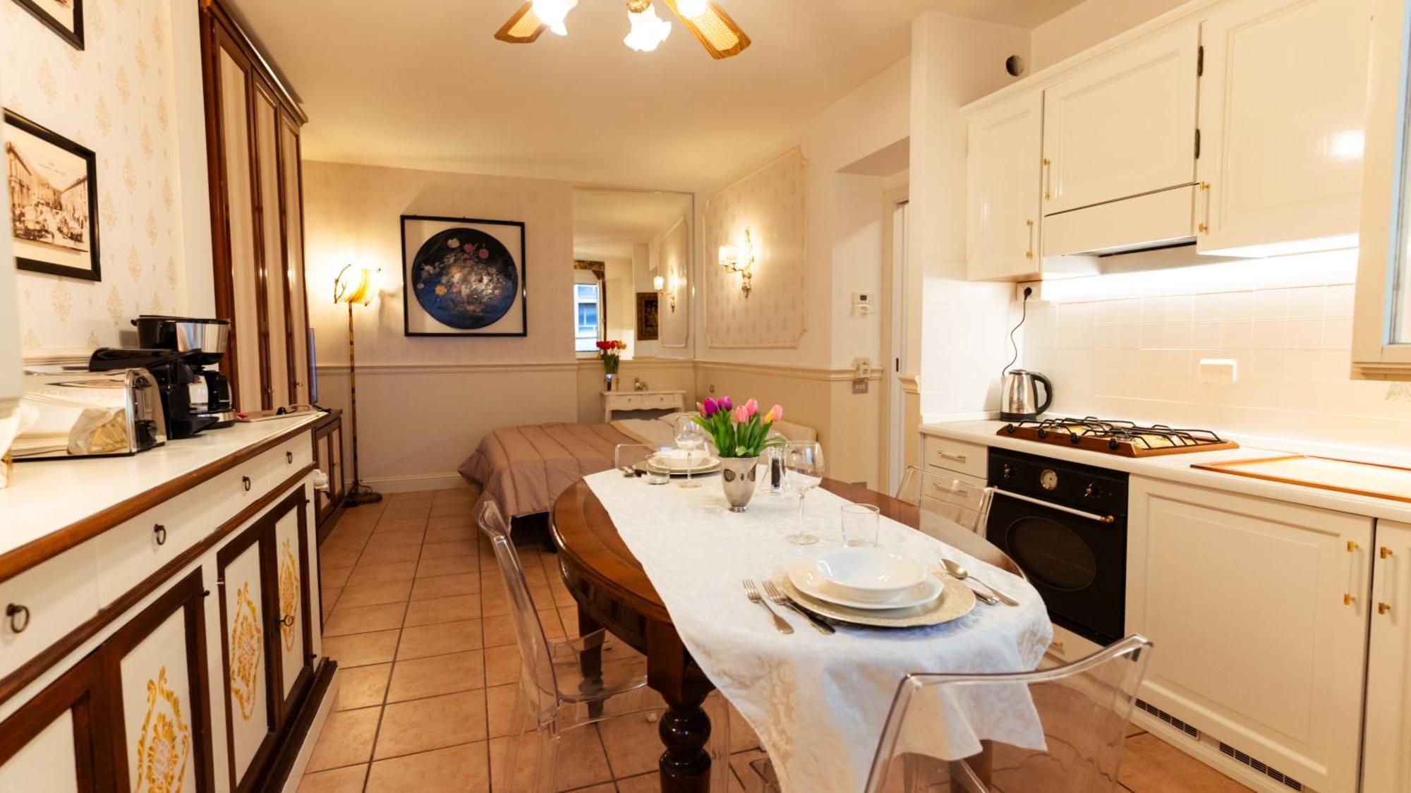 New Cozy Apartment - City Centre Lecco Eksteriør bilde
