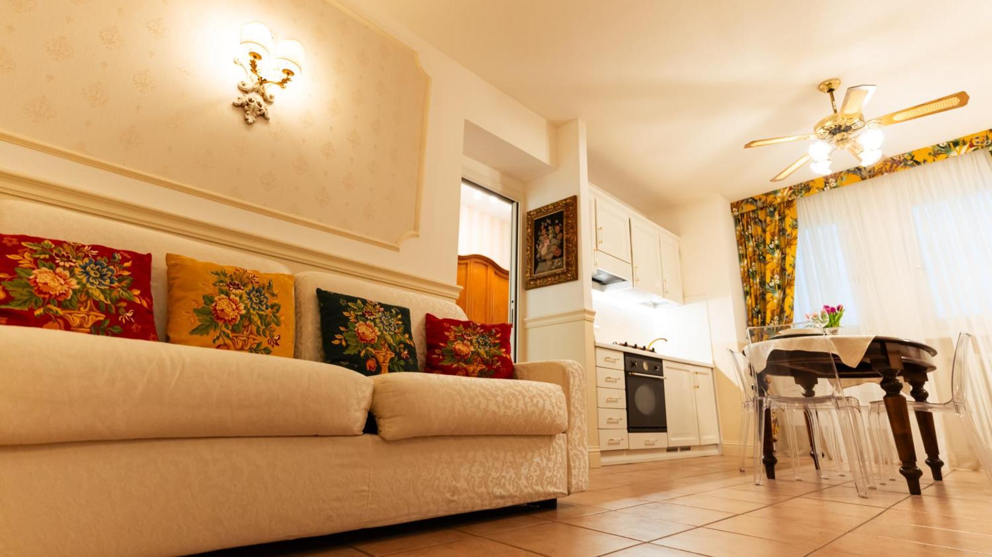 New Cozy Apartment - City Centre Lecco Eksteriør bilde