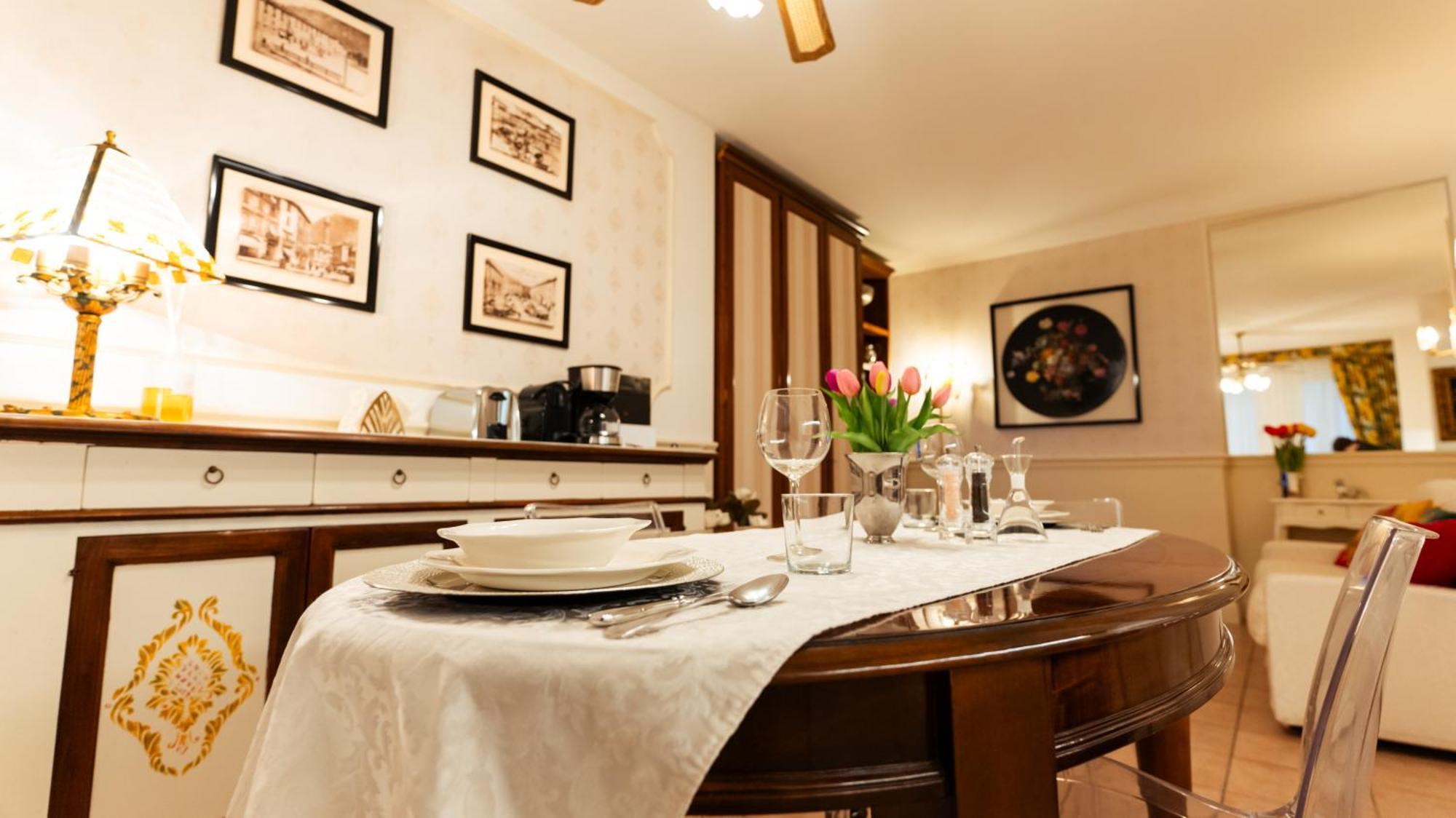 New Cozy Apartment - City Centre Lecco Eksteriør bilde