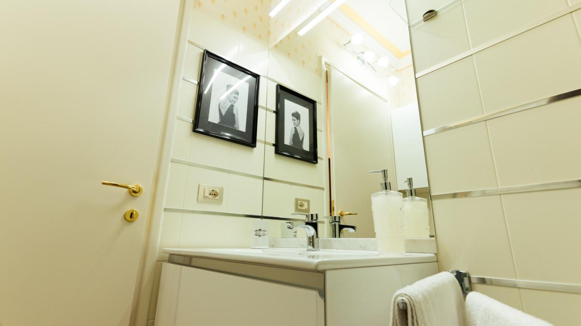 New Cozy Apartment - City Centre Lecco Eksteriør bilde