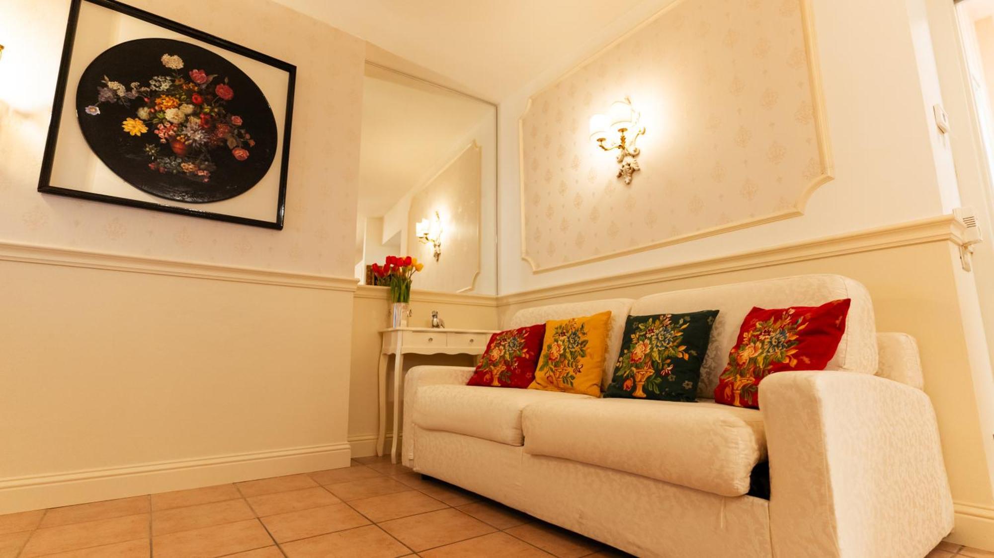 New Cozy Apartment - City Centre Lecco Eksteriør bilde