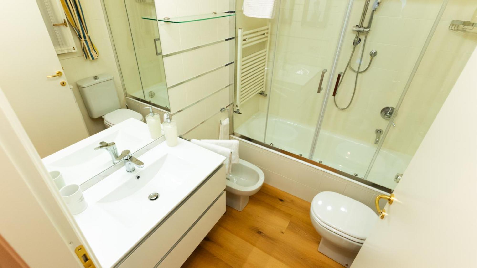 New Cozy Apartment - City Centre Lecco Eksteriør bilde